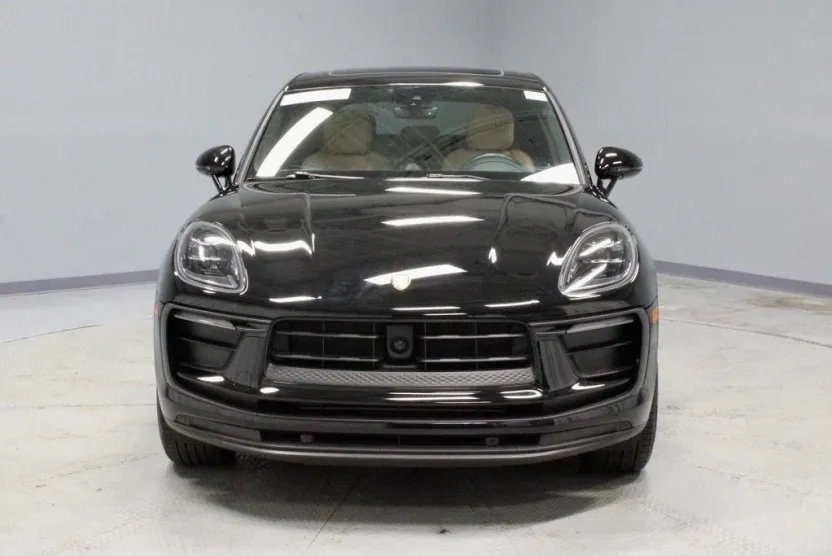 2023 Porsche Macan Base photo 1