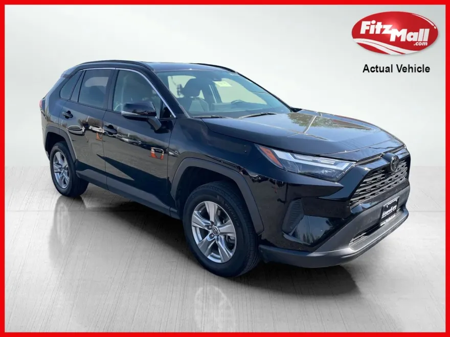 2024 Toyota RAV4 XLE photo 1
