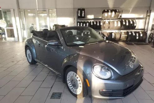 2014 Volkswagen Beetle Convertible 1.8T photo 3