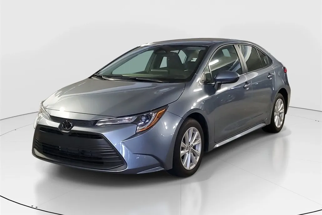 2024 Toyota Corolla LE photo 1