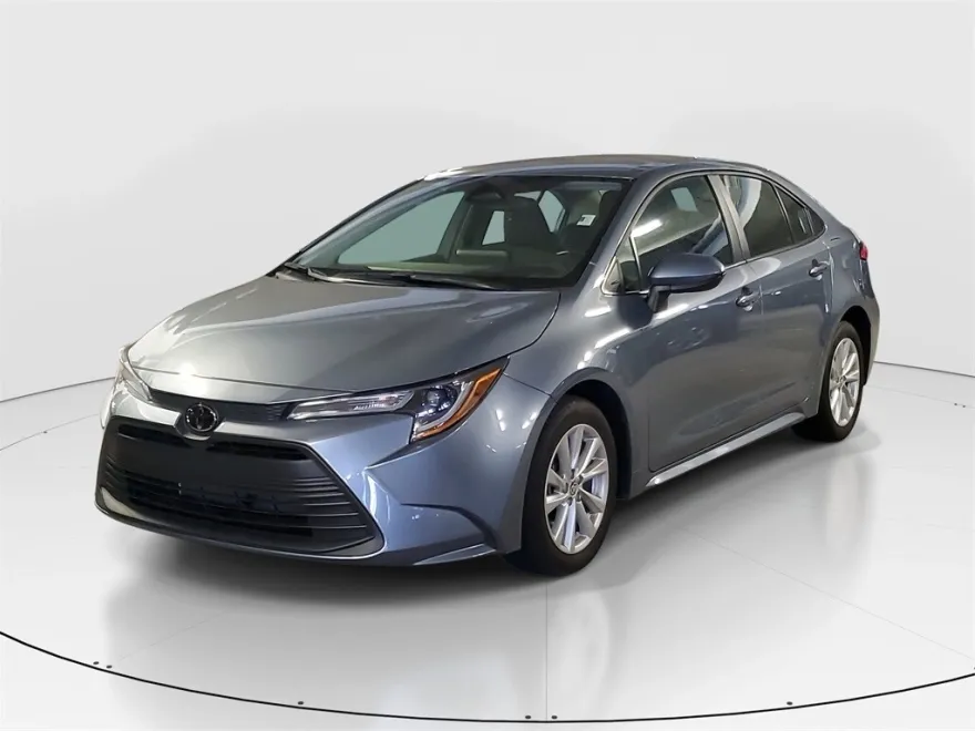 2024 Toyota Corolla LE photo 1