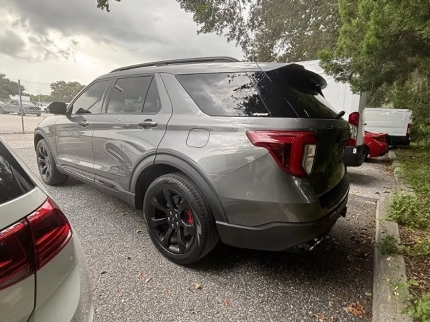 2023 Ford Explorer ST photo 1