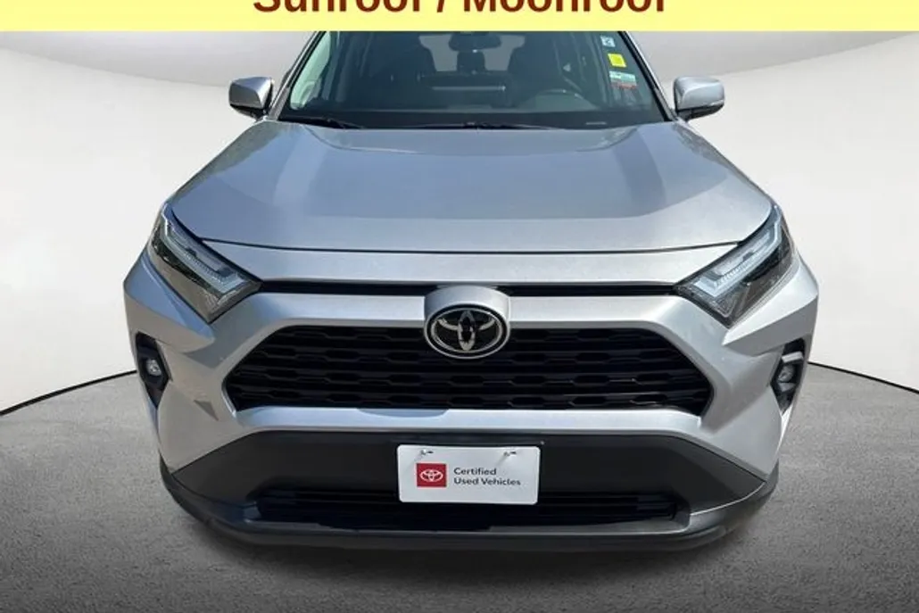 2023 Toyota RAV4 XLE Premium photo 1