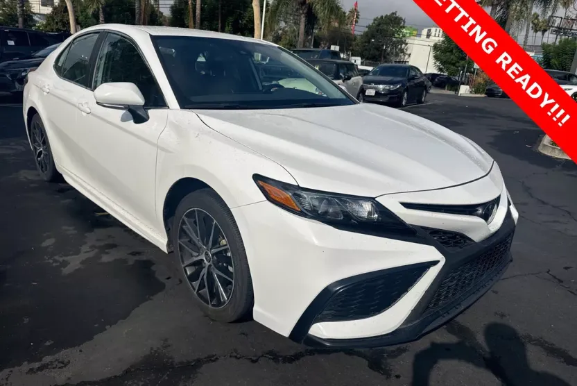 2023 Toyota Camry SE photo 1