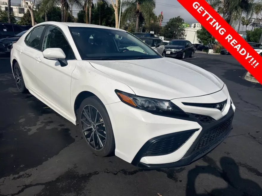 2023 Toyota Camry SE photo 1