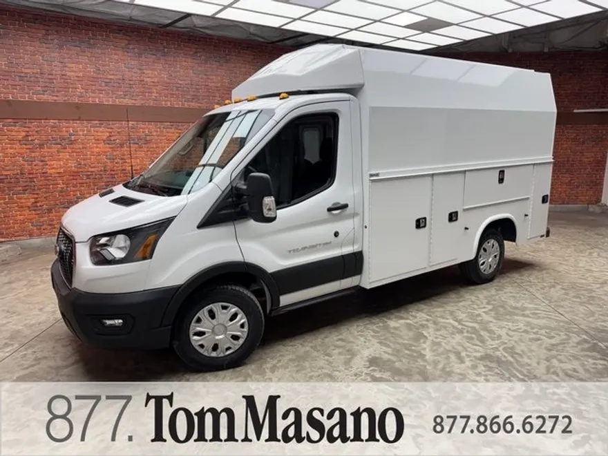 2024 Ford Transit Cutaway photo 1