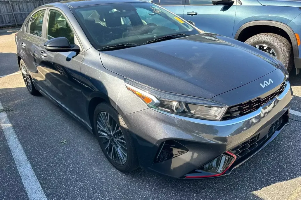 2022 Kia Forte GT-Line photo 1