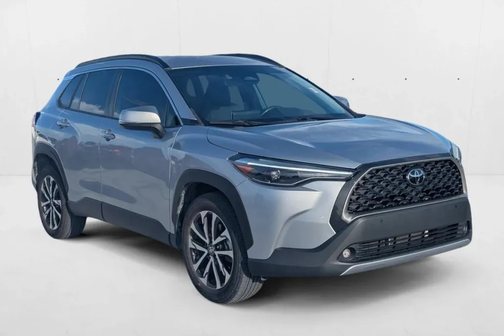 2023 Toyota Corolla Cross XLE photo 1