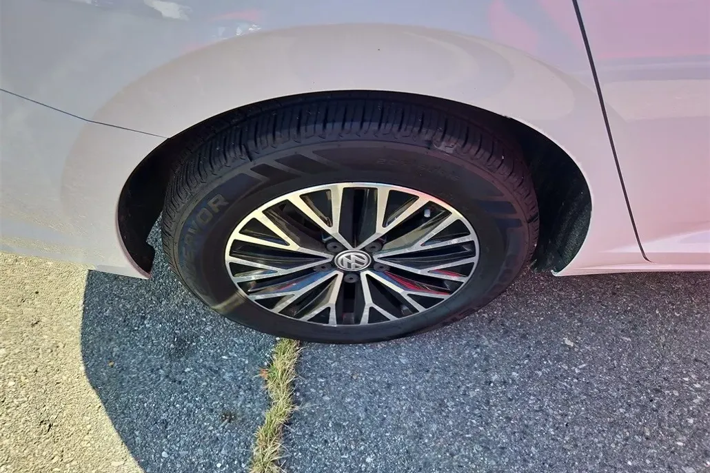 2019 Volkswagen Jetta 1.4T SEL photo 1