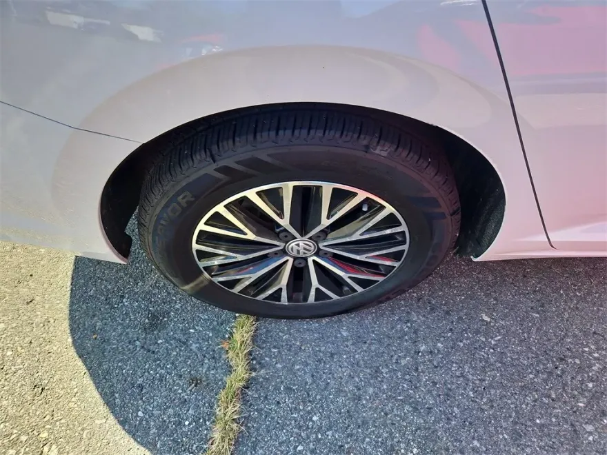 2019 Volkswagen Jetta 1.4T SEL photo 1
