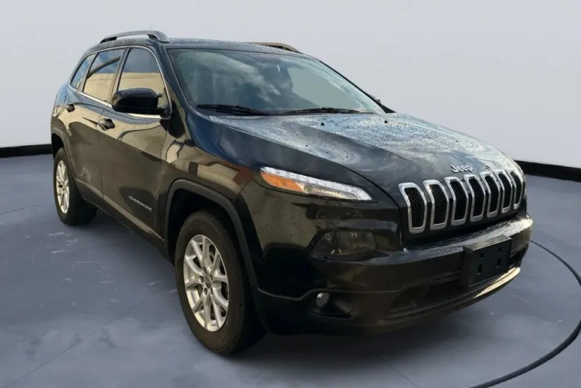 2016 Jeep Cherokee Latitude Sport photo 1