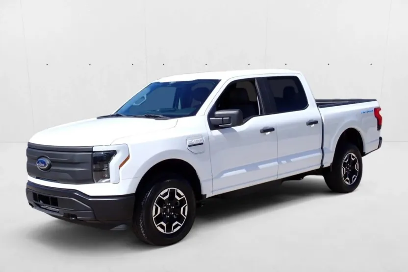2022 Ford F-150 Lightning photo 1