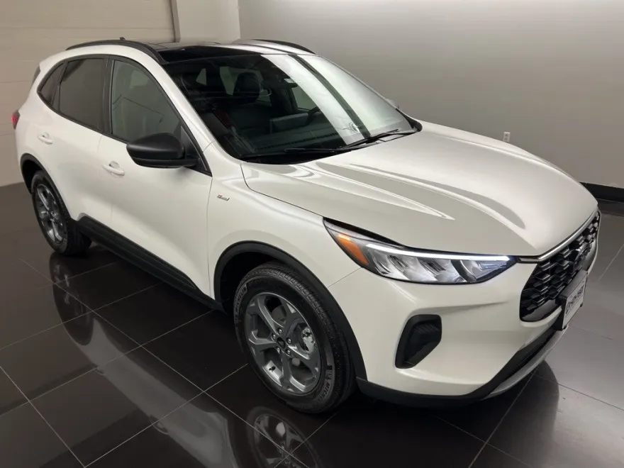 2025 Ford Escape ST-Line photo 1