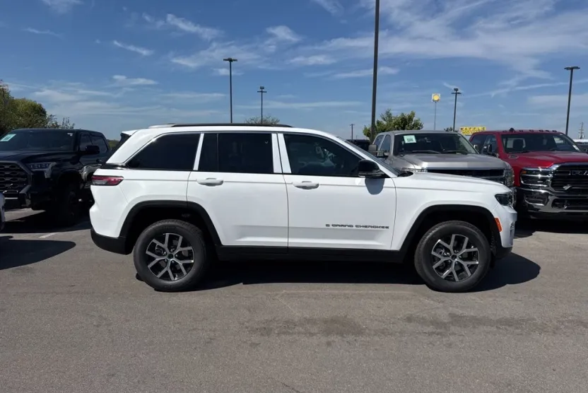2025 Jeep Grand Cherokee Limited photo 1