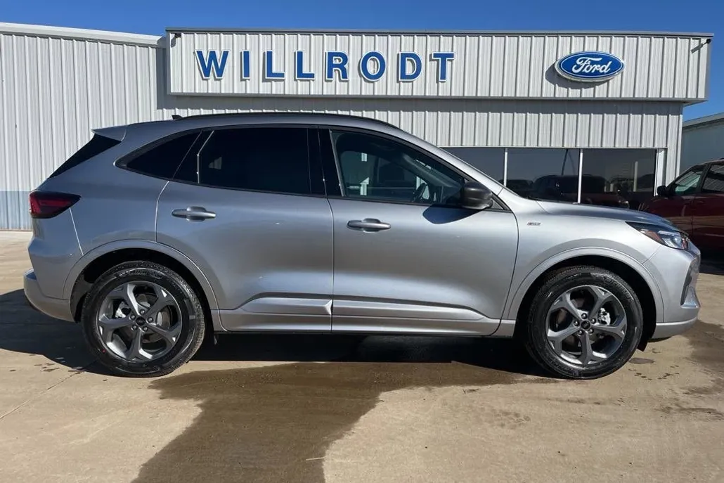 2024 Ford Escape ST-Line photo 1