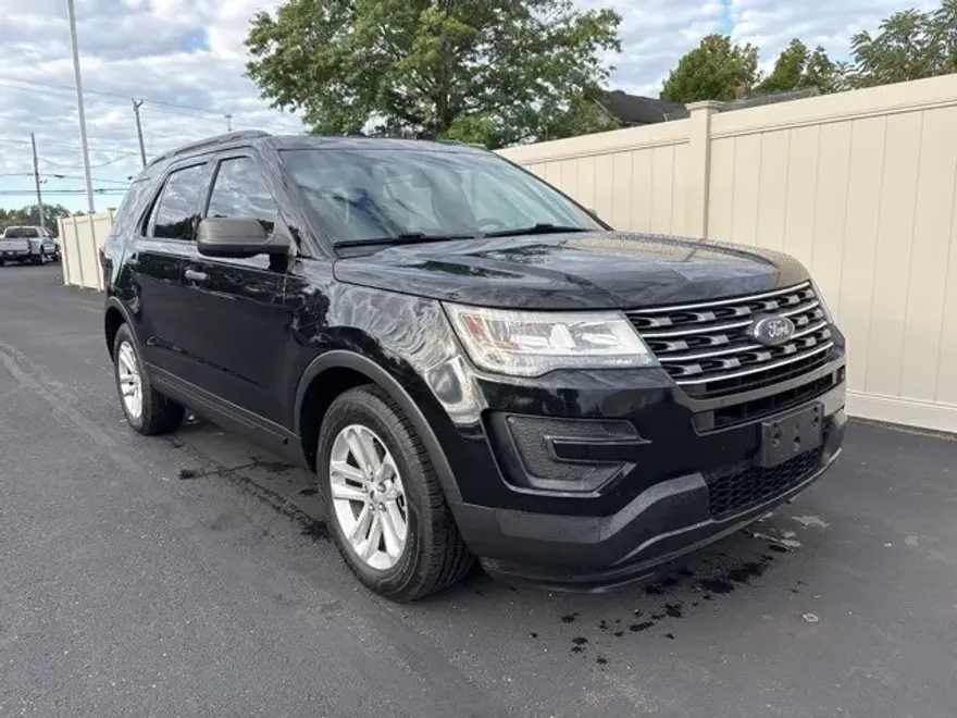 2017 Ford Explorer Base photo 1