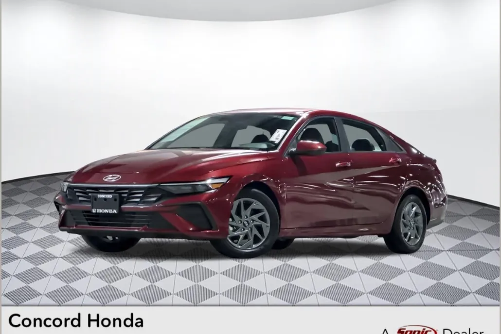 2024 Hyundai Elantra SEL photo 1