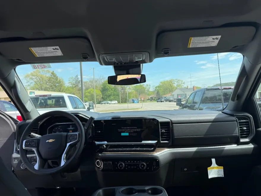 2025 Chevrolet Silverado 3500HD LT photo 1