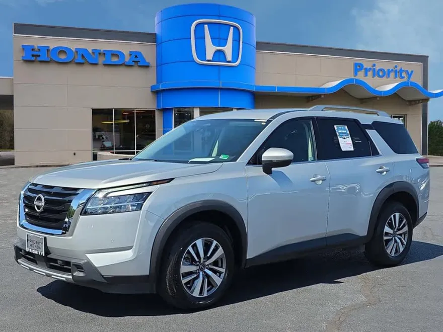 2023 Nissan Pathfinder SL photo 1