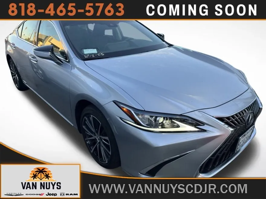 2022 Lexus ES 300h photo 1