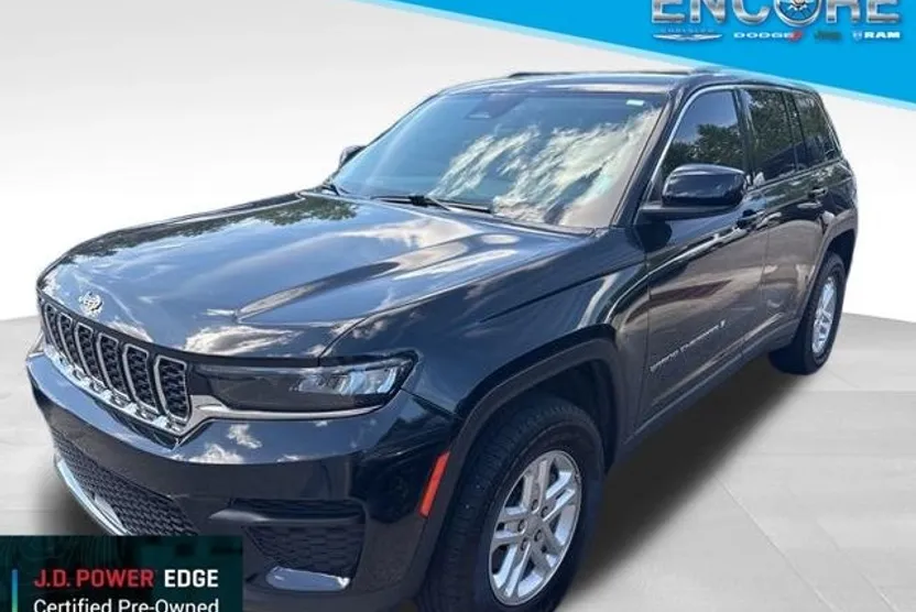 2023 Jeep Grand Cherokee Laredo photo 1
