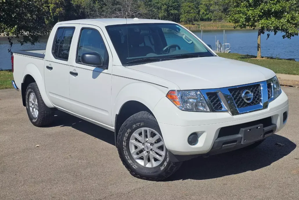 2016 Nissan Frontier Crew Cab SV photo 1