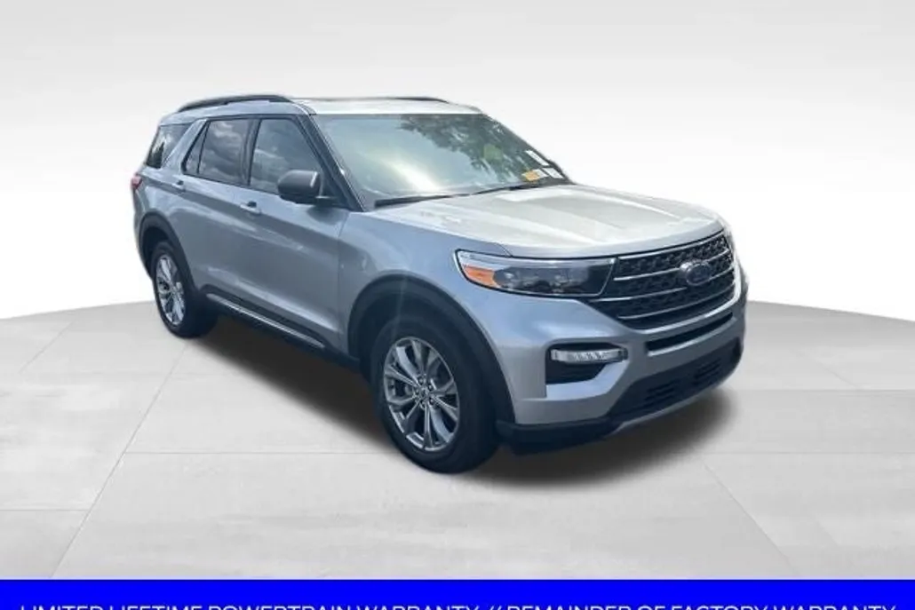 2023 Ford Explorer XLT photo 1