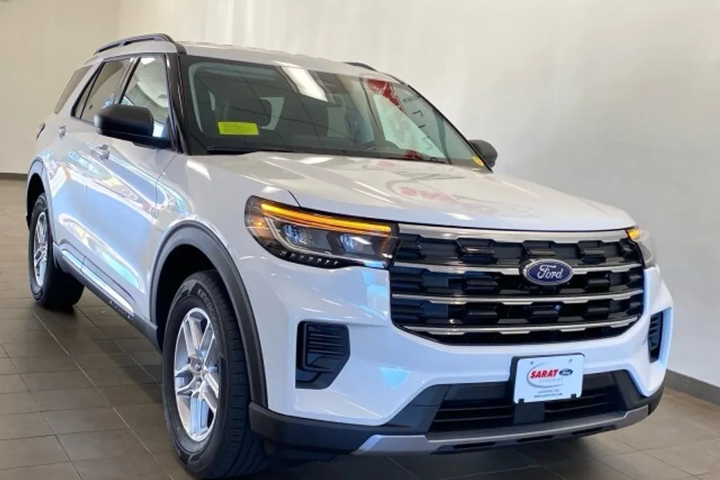 2025 Ford Explorer photo 1