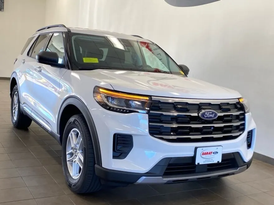 2025 Ford Explorer photo 1