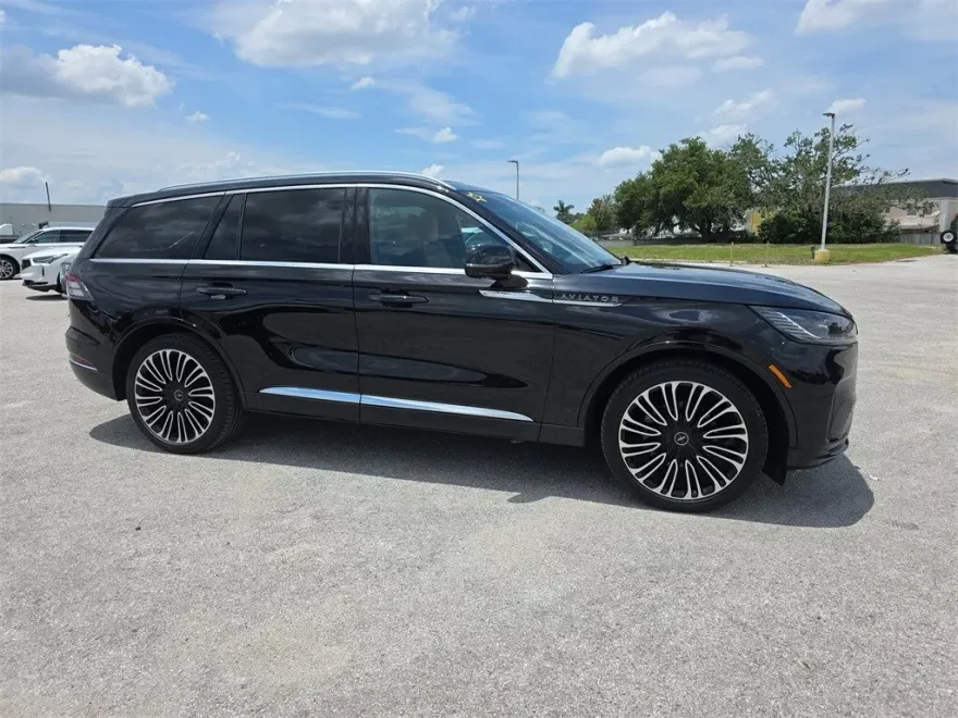 2025 Lincoln Aviator Black Label photo 1
