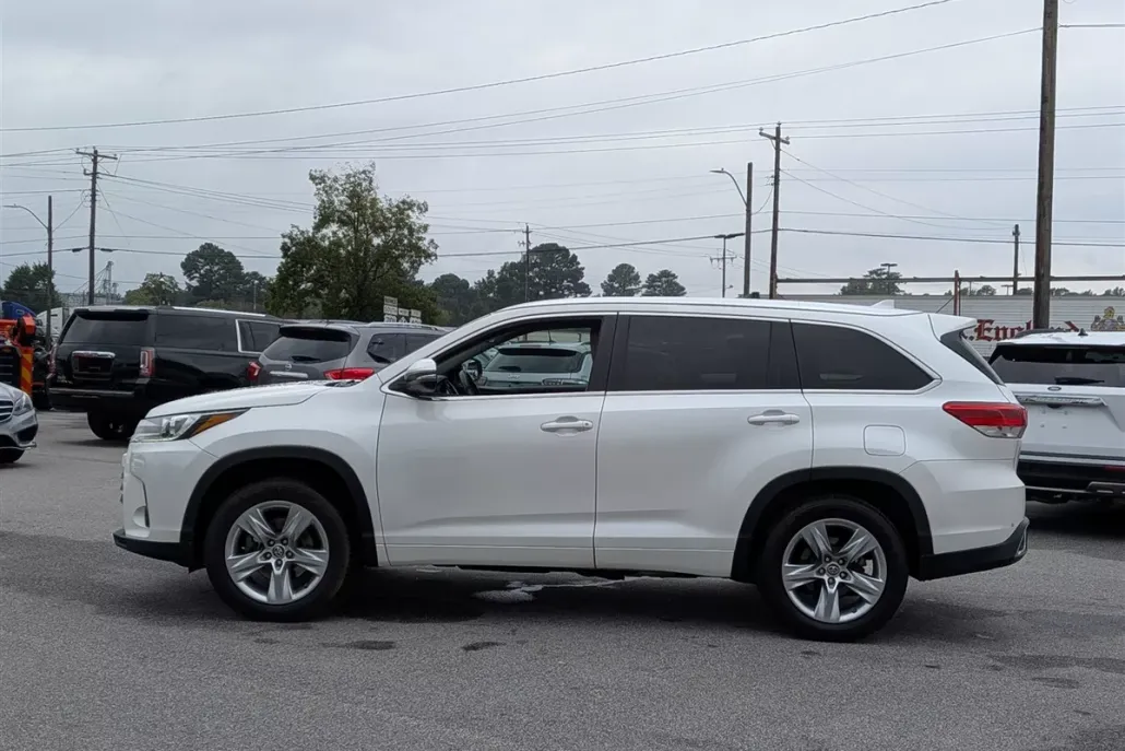 2017 Toyota Highlander Limited photo 1