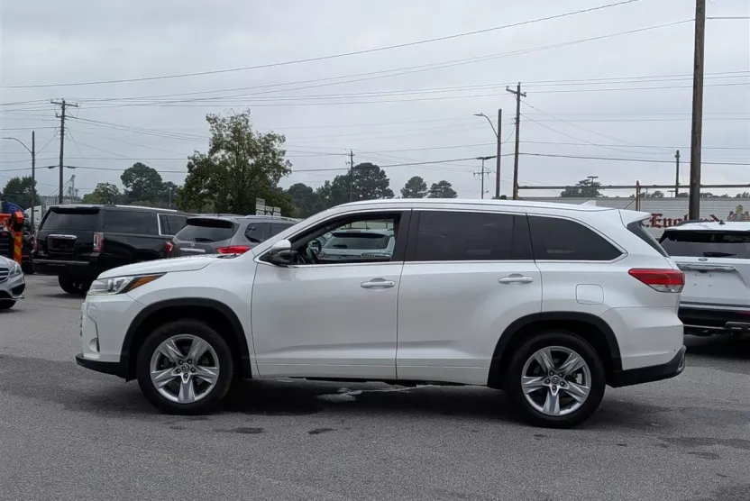 2017 Toyota Highlander Limited photo 1