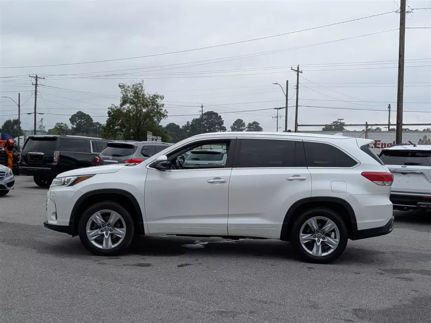 2017 Toyota Highlander Limited photo 1