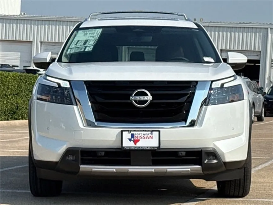 2025 Nissan Pathfinder Platinum photo 1