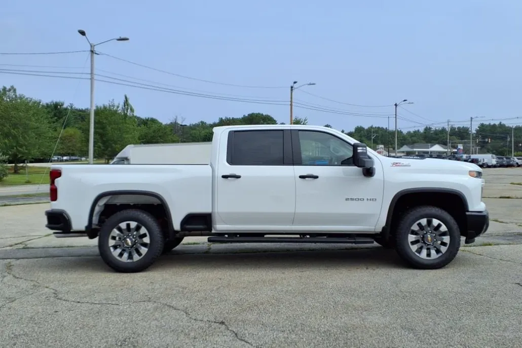2025 Chevrolet Silverado 2500HD Custom photo 1