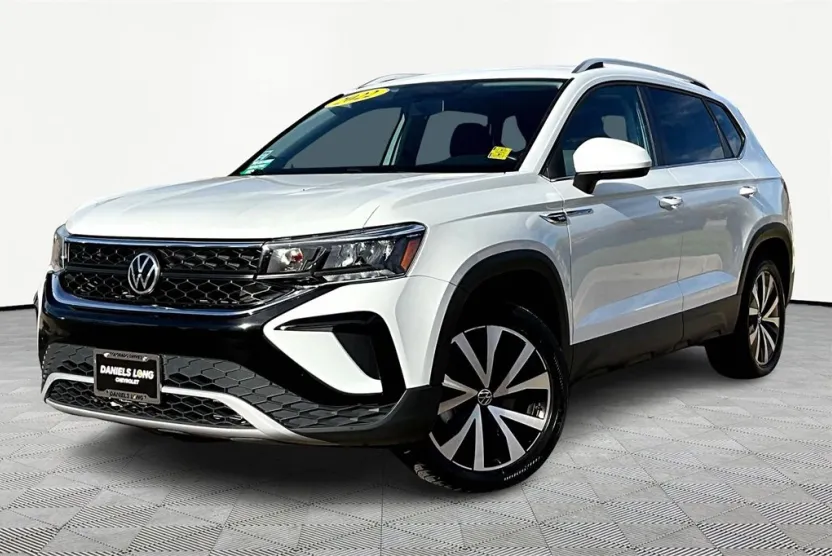 2022 Volkswagen Taos SE photo 1