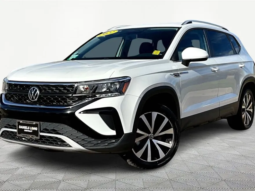 2022 Volkswagen Taos SE photo 1