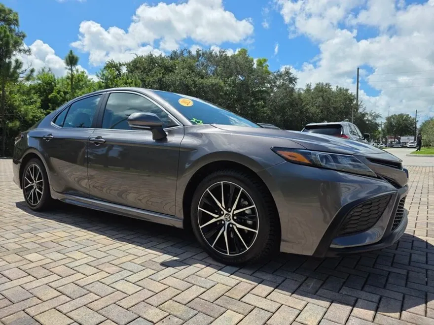 2023 Toyota Camry SE photo 1