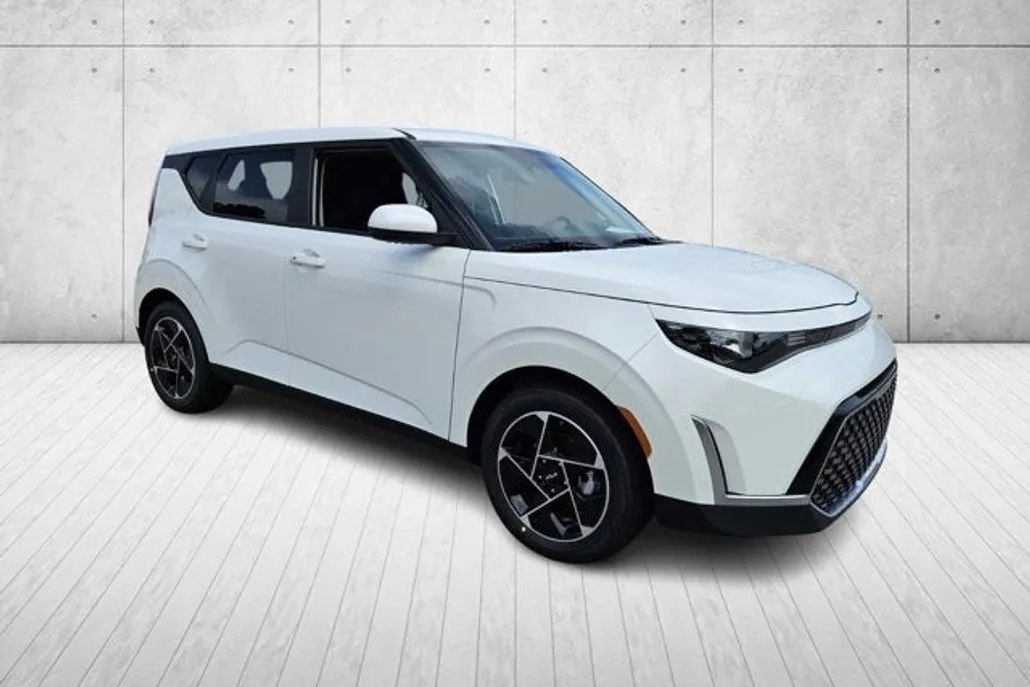 2025 Kia Soul EX photo 1