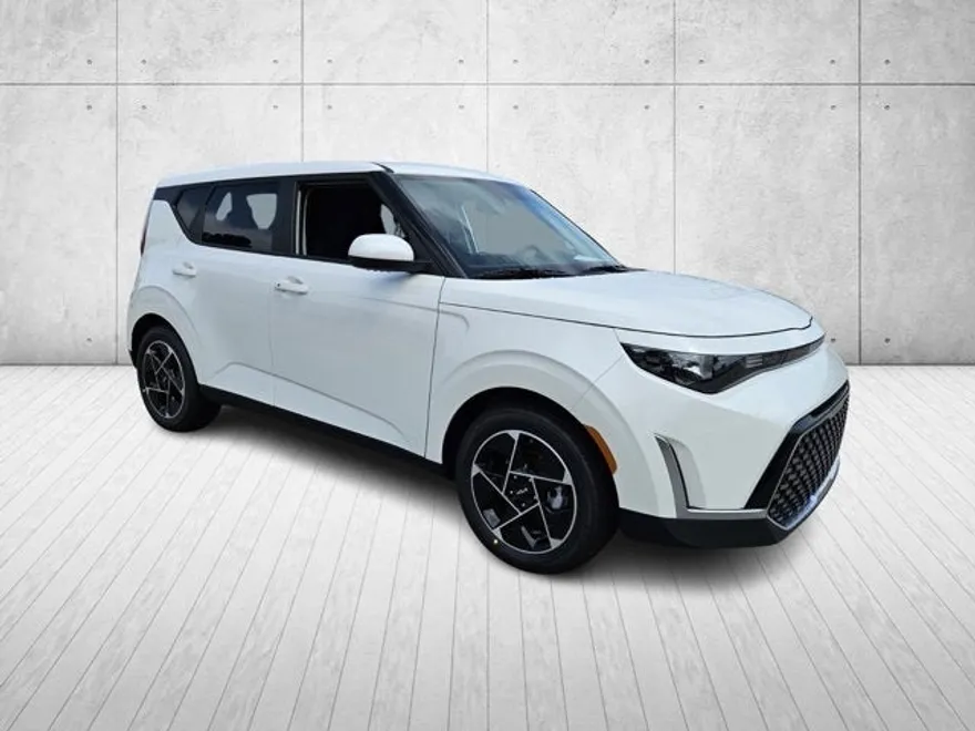 2025 Kia Soul EX photo 1