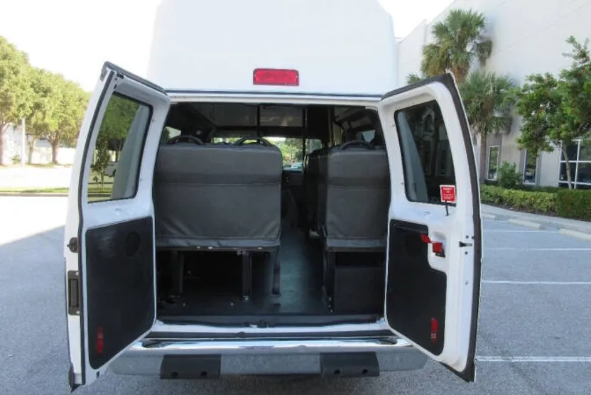 2013 Ford E-350 photo 1