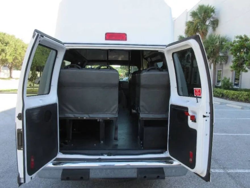 2013 Ford E-350 photo 1