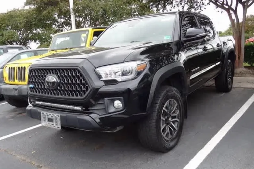 2018 Toyota Tacoma TRD photo 1