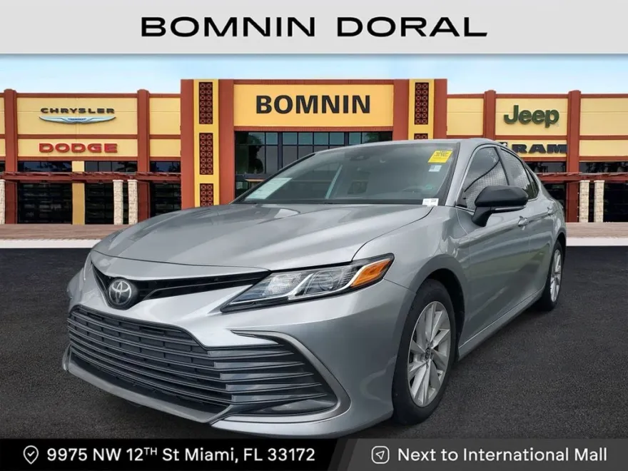 2022 Toyota Camry LE photo 1