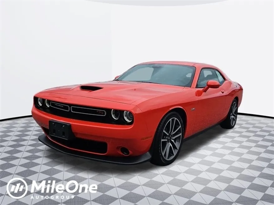 2023 Dodge Challenger R/T photo 1
