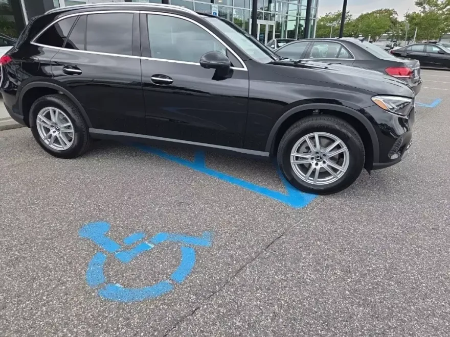 2026 Mercedes Benz GLC 300 4MATIC photo 1
