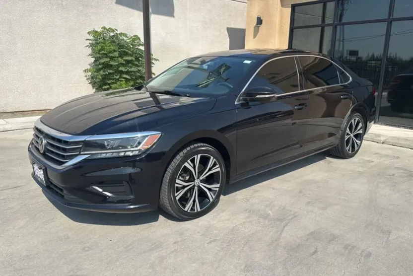 2021 Volkswagen Passat 2.0T SE photo 1