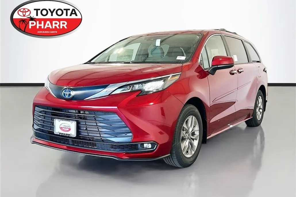 2025 Toyota Sienna XLE photo 1