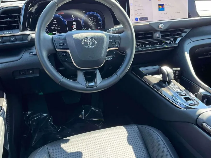 2024 Toyota Crown Limited photo 1