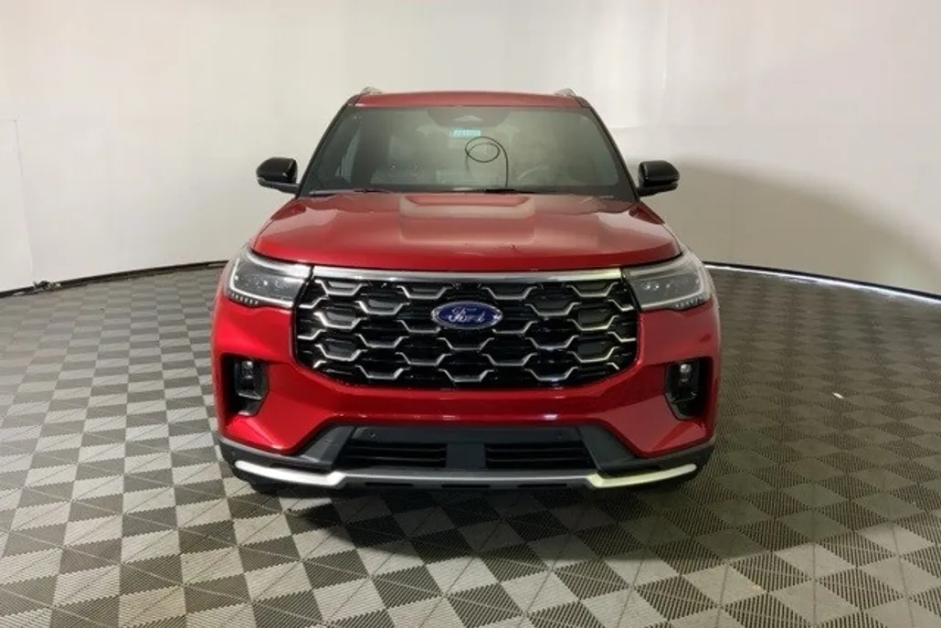 2025 Ford Explorer Platinum photo 1